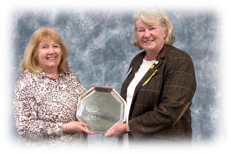 Anne Worth receives the Patrons Wyesider trophy from Sue Evans (Sec) for the Top Welsh Springer Spaniel bred in Wales in 2021.